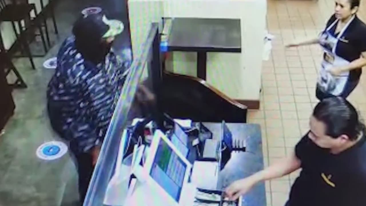 "Entró con una pistola apuntándome”: dueños de negocios alarmados por ola de robos en Lynwood