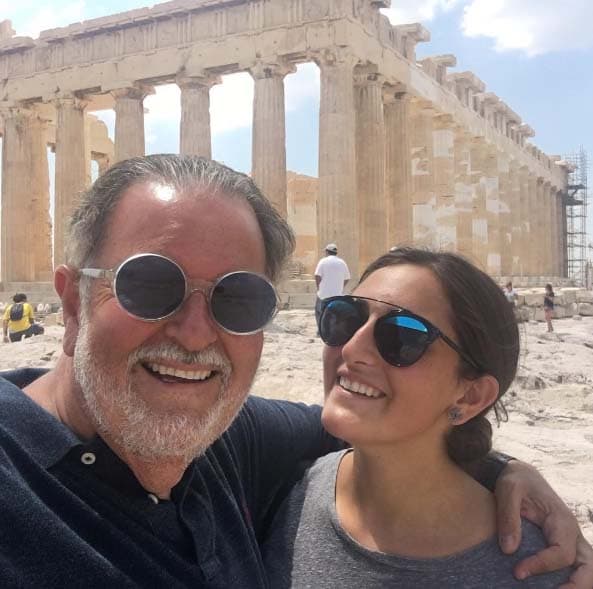 "Bueno, yo no me meto en eso, 
<b><a href="https://www.univision.com/shows/el-gordo-y-la-flaca/como-es-la-relacion-entre-raul-y-mia-de-molina-video" target="_blank">yo no me meto en eso</a></b>", dijo con una sonrisa. 
<br>