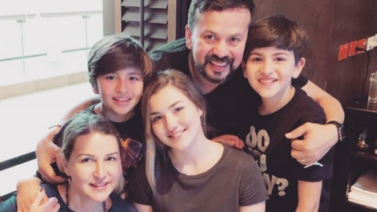 Además, ya en matrimonio con Cruz Martínez, la cantante tuvo dos hijos con él: Félix (14 años) y Cruz Angelo (15). 
<br>