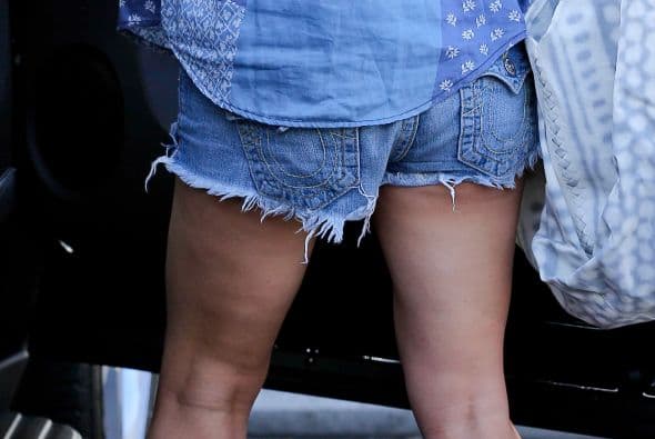 La rubia tiene unas piernas bien trabajadas en el gym, pero la piel ha perdido esa vitalidad.