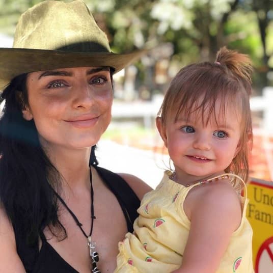La actriz y empresaria
<b><a href="https://www.univision.com/famosos/aislinn-derbez-estuvo-a-punto-de-tirar-la-toalla-por-amamantar-a-su-bebe-fotos">Aislinn Derbez se despidió de la lactancia,</a></b> después de 22 meses, y a través de Instagram reveló cuál fue la estrategia que llevó a cabo para evitar que
<b>Kailani</b> y ella sufrieran en el proceso.