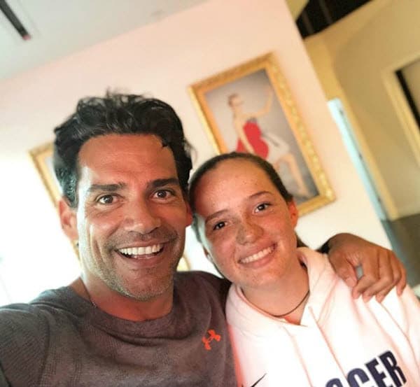 Ambos comparten el gusto por los deportes extremos y los animales.