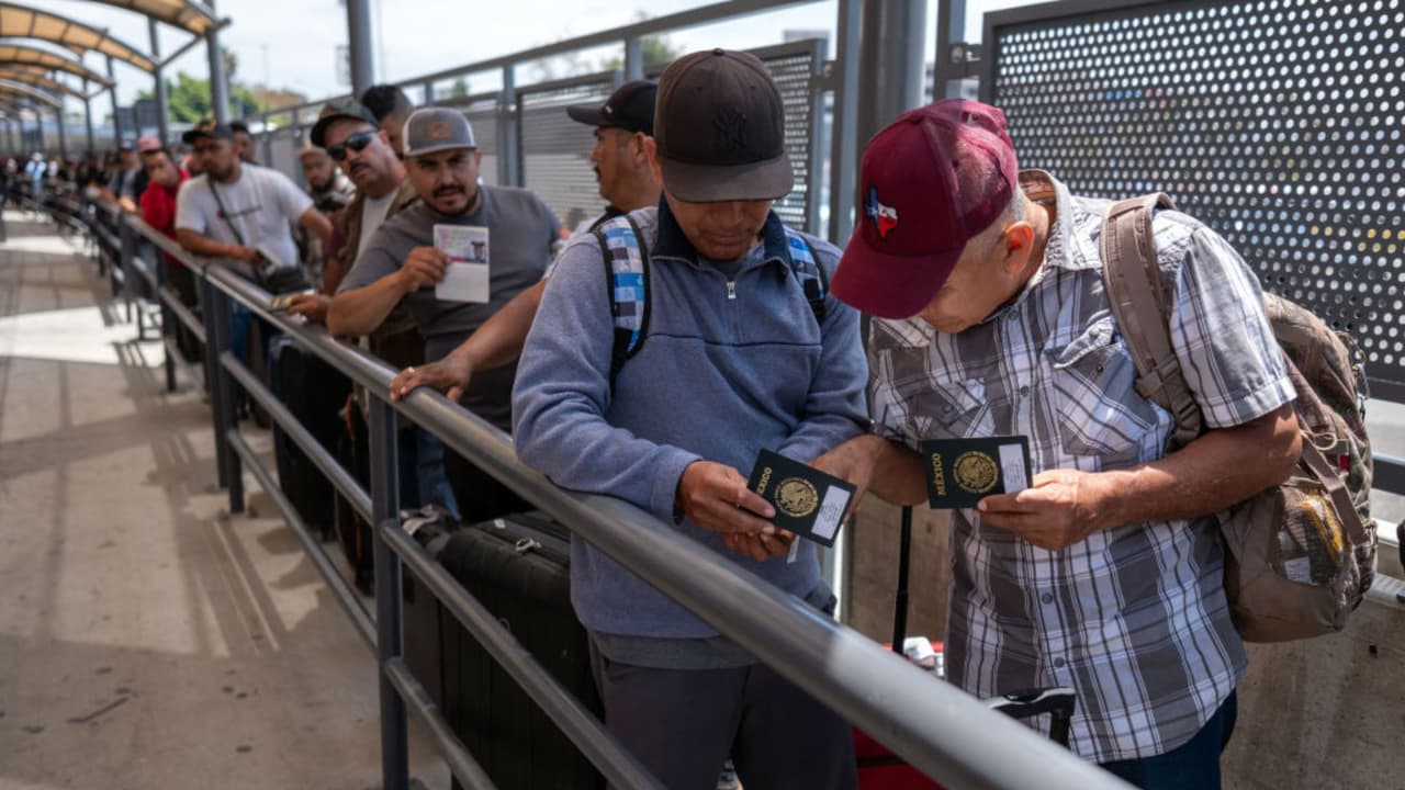 Comienza el cobro por cruzar a pie hacia México: esto debes saber