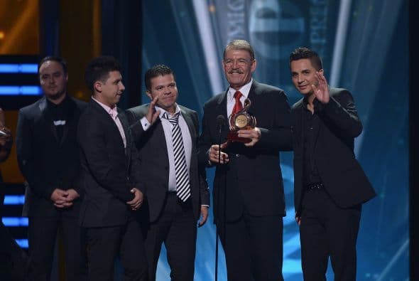 Sobre el escenario, la legendaria banda celebró un triunfo más en su trayectoria.