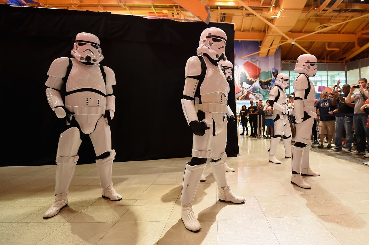 Los stormtroopers bailaron frente a los fanáticos.