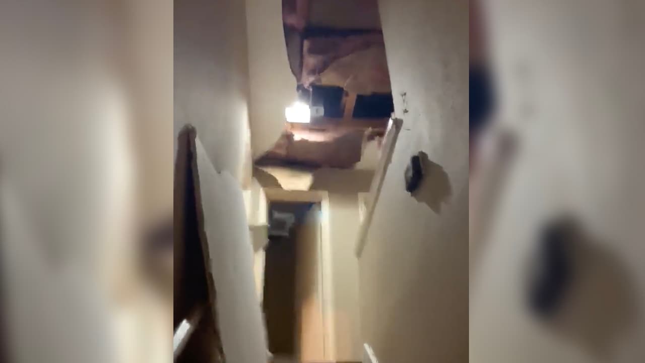 Diana Gutiérrez quien vive en la calle Valleywood asegura que la estructura de su casa está muy dañada