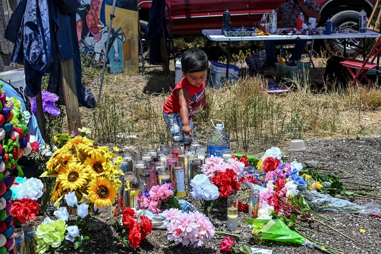 Lo que es un hecho es que la muerte de medio centenar de personas que fueron abandonadas en el tráiler rojo, es considerado ya como uno de los peores desastres de inmigrantes que buscaban cumplir el sueño americano.