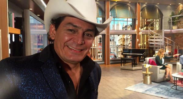 José Manuel estaba feliz de visitar este programa de espectáculos.