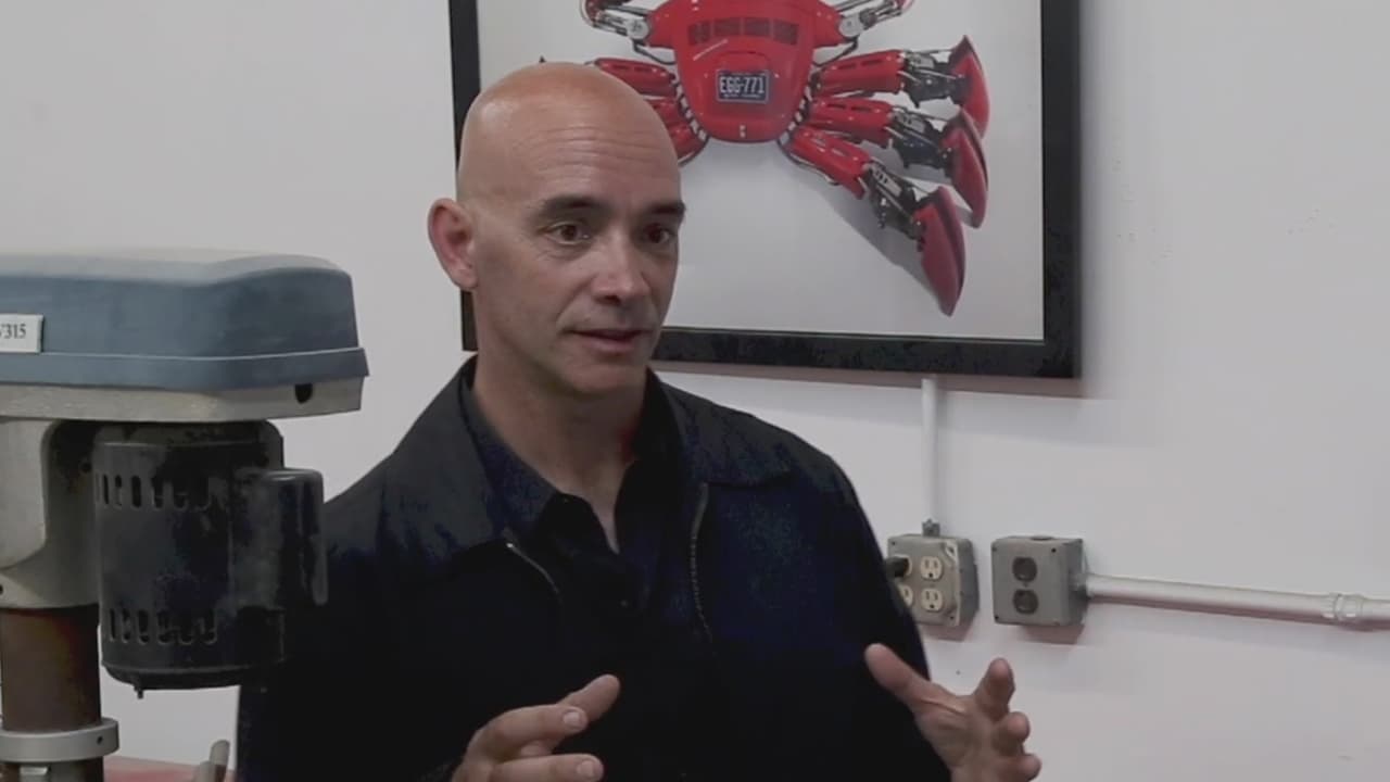 Basu-Arte: la obra de un artista que ve en la basura la materia prima de sus obras