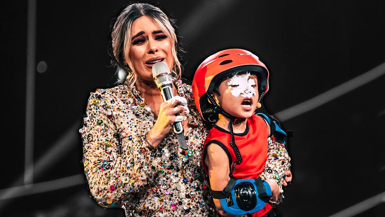 Y es que Galilea hacía de todo por ayudar a los participantes, como cuando intentó ayudar a Yumalay y éste terminó con la cara llena de espuma.