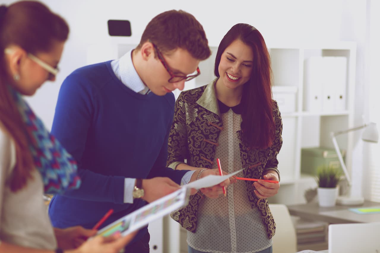 Oportunidades que debes aprovechar este mes: Un negocio súbito, una oferta o proposición laboral que puede implicar una entrada adicional, un tipo de trabajo extra, fuera de horas muy productivo. Una cita amorosa.
<br>
<br>Por Profesor Zellagro