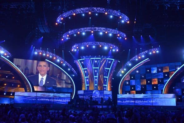 Antes de inciar con la ceremonia de premiación del Latin GRAMMY, Univision se enlazó con el anuncio de la acción ejecutiva del presidente Barack Obama.