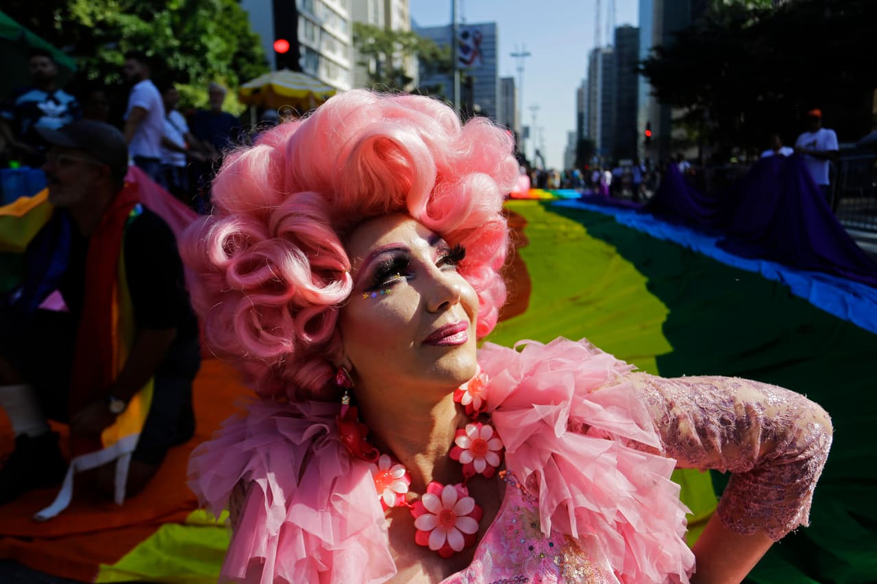 <b>Pier Pride </b>
<br>La celebración anual de LGBTQ en Navy Pier ofrece actividades familiares en el centro de la ciudad. El evento frente al lago se ha establecido como una alternativa al desfile del Orgullo Gay en Boystown.
<br>
<br>
<b>Donde: </b>600 E Grand Ave, Chicago, IL 60611
<br>
<b>Cuando: </b>sabado, 29 de junio
<br>
<b>Horario: </b>12:00pm-7:00pm
<br>
<b>Costo: </b>Gratis