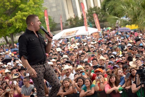 Pero no será cualquier auto, ya que el músico obsequiará uno de los suyos.