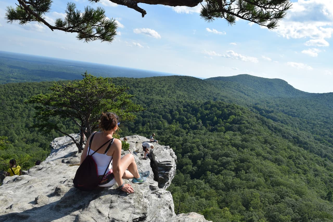 Los senderos conducen a pintorescas vistas de montañas, afloramientos rocosos, cascadas e incluso una cueva de montaña. Algunos están abiertos a paseos a caballo y ciclismo de montaña, y una parte es parte del sendero estatal Mountains-to-Sea. Los campamentos, un lago para nadar y el acceso a remar en el río Dan completan la gama de oportunidades recreativas.