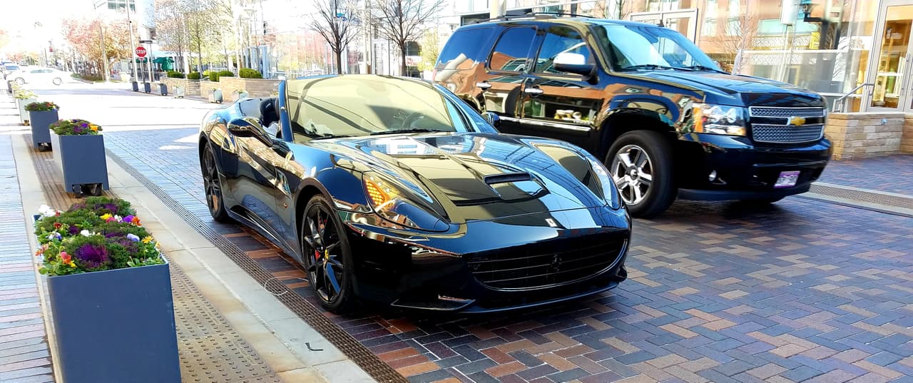 En Denver, Colorado se considera un acto ilegal conducir los domingos en un carro negro. Por supuesto, hoy en día esta ley no es aplicada, pero curiosamente sigue en los registros.