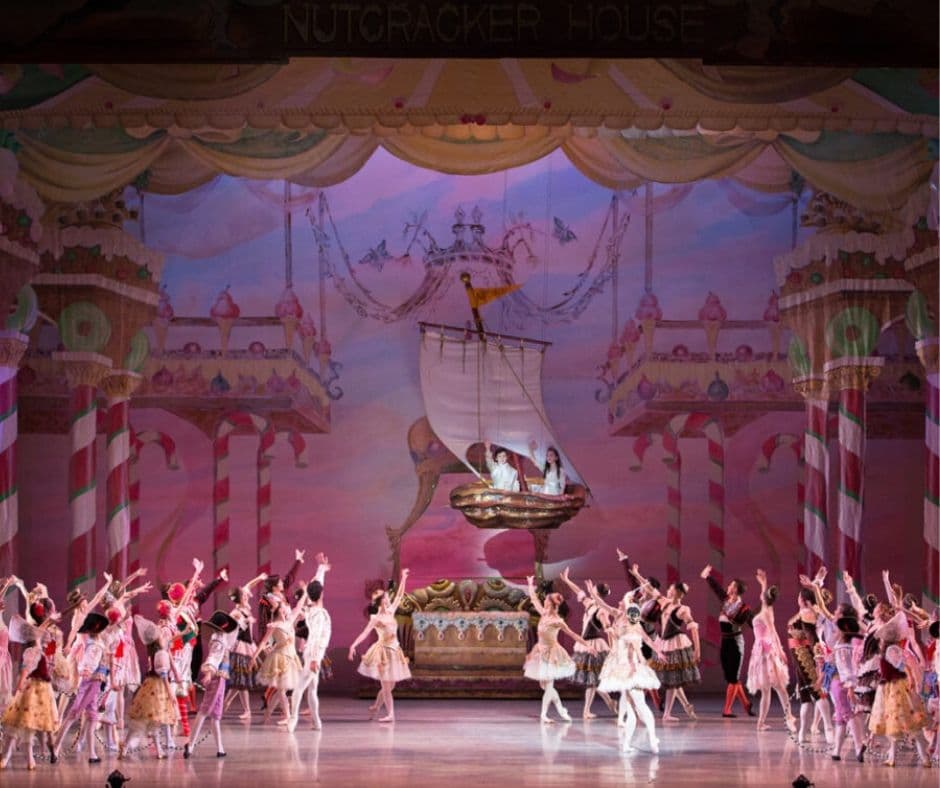 El Pennsylvania Ballet regresa a la gran Academia de Música para una elegante tradición de danza de Filadelfia. La icónica partitura de Tchaikovsky se combina con lujosos decorados y disfraces, así como con encantadoras actuaciones de los bailarines, miembros de la Orquesta de Ballet de Pensilvania.
<br>
<br>Donde: Academia de Música, 240 S. Broad Street
<br>