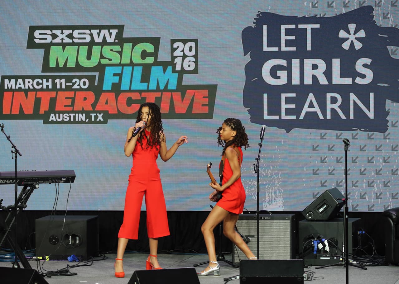 La canción es el tema de la iniciativa “Let Girls Learn Initiative” y fue grabada por un grupo de cantantes mujeres.