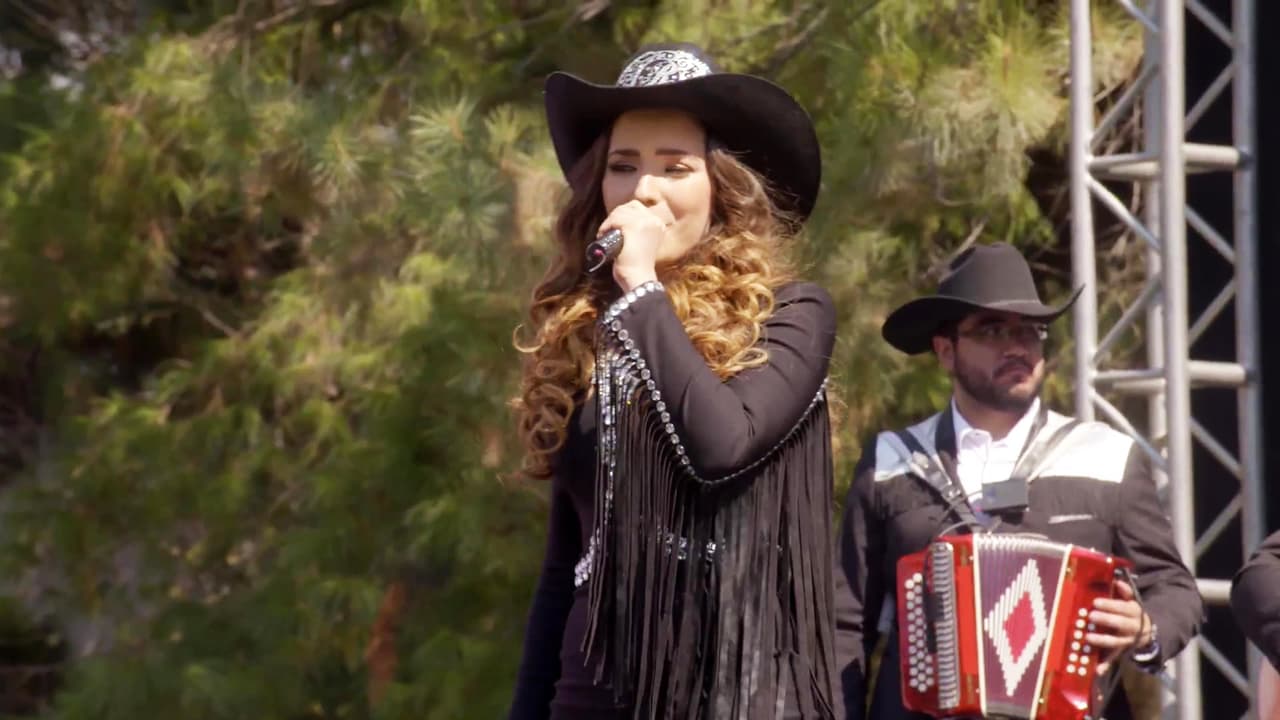 El público se llenó de júbilo con su aparición y con la letra de sus canciones.