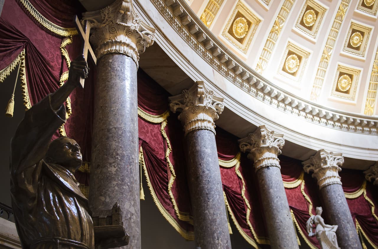 Estatua de fraile Junípero Serra seguirá en el Capitolio