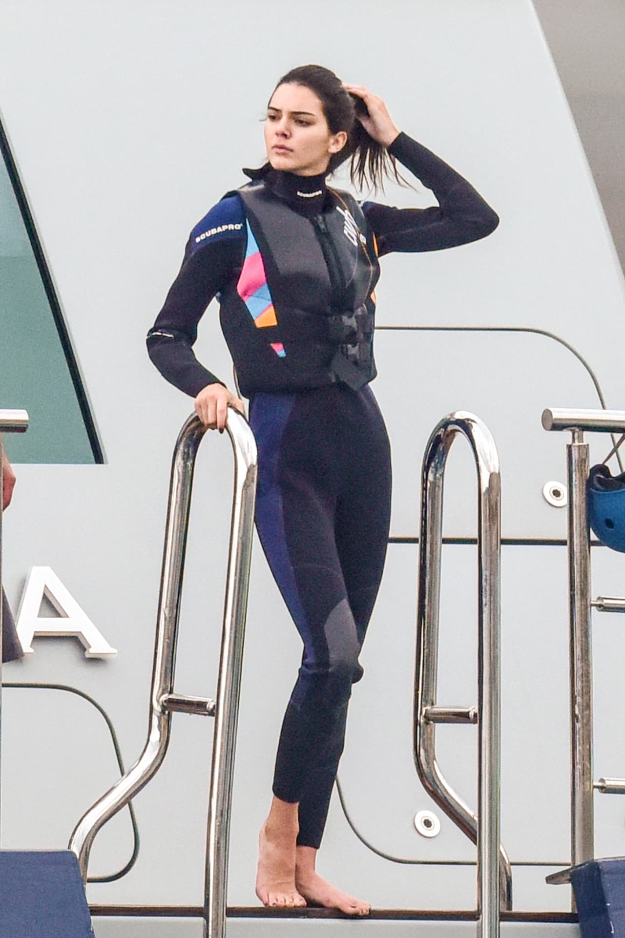 Posando para los paparazzi.