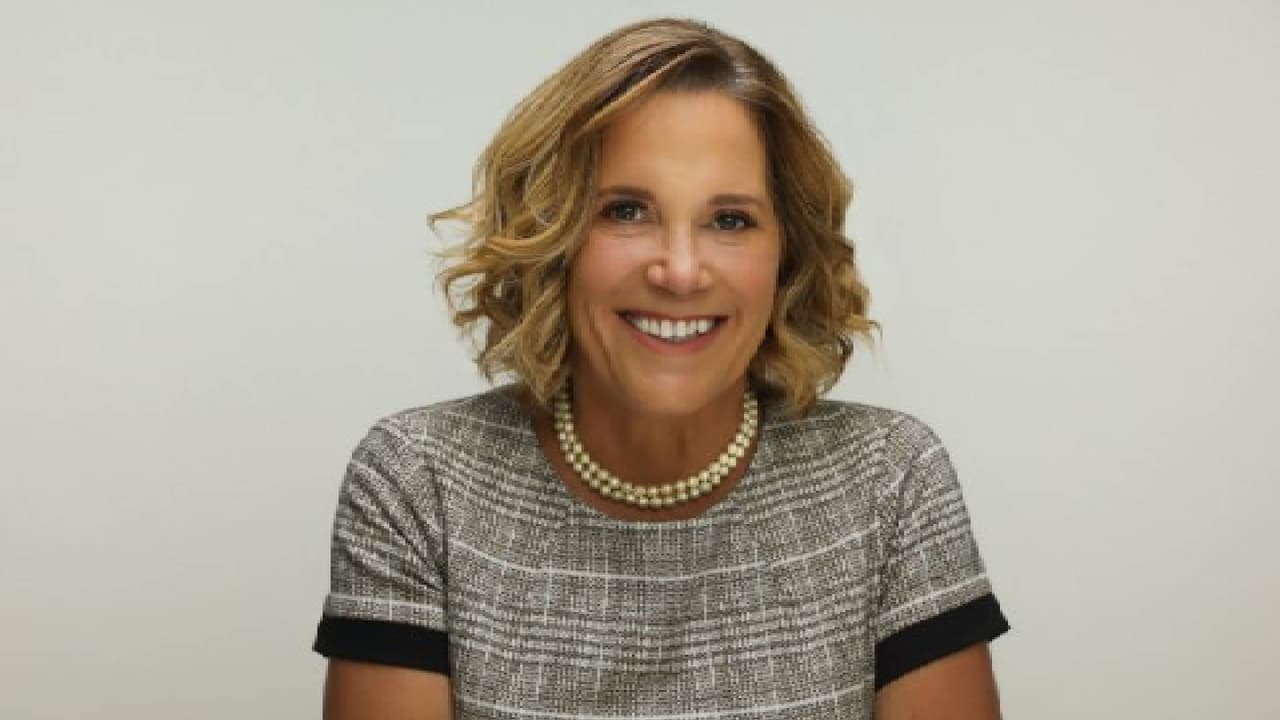 <b>Janet Wittenbraker </b>(Republicano)
<br>Originaria de California, Janet Wittenbraker llegó a la ciudad de Tucson en 1993 y desde entonces ha trabajado en industrias como defensa aeroespacial, gobierno, atención médica, entre otros.
<br>
<br>Tiene una licenciatura en Ciencias de la Facultad de Artes Liberales y Ciencias de la Universidad Estatal de Arizona y una Maestría en Estudios Jurídicos de la Facultad de Derecho Sandra Day O'Connor. 
<br>
<br>“Como alcalde, seré una voz para todos los tucsonenses y trabajaré incansablemente para crear una ciudad más próspera, segura e inclusiva”, asegura Wittenbraker, candidata republicana.