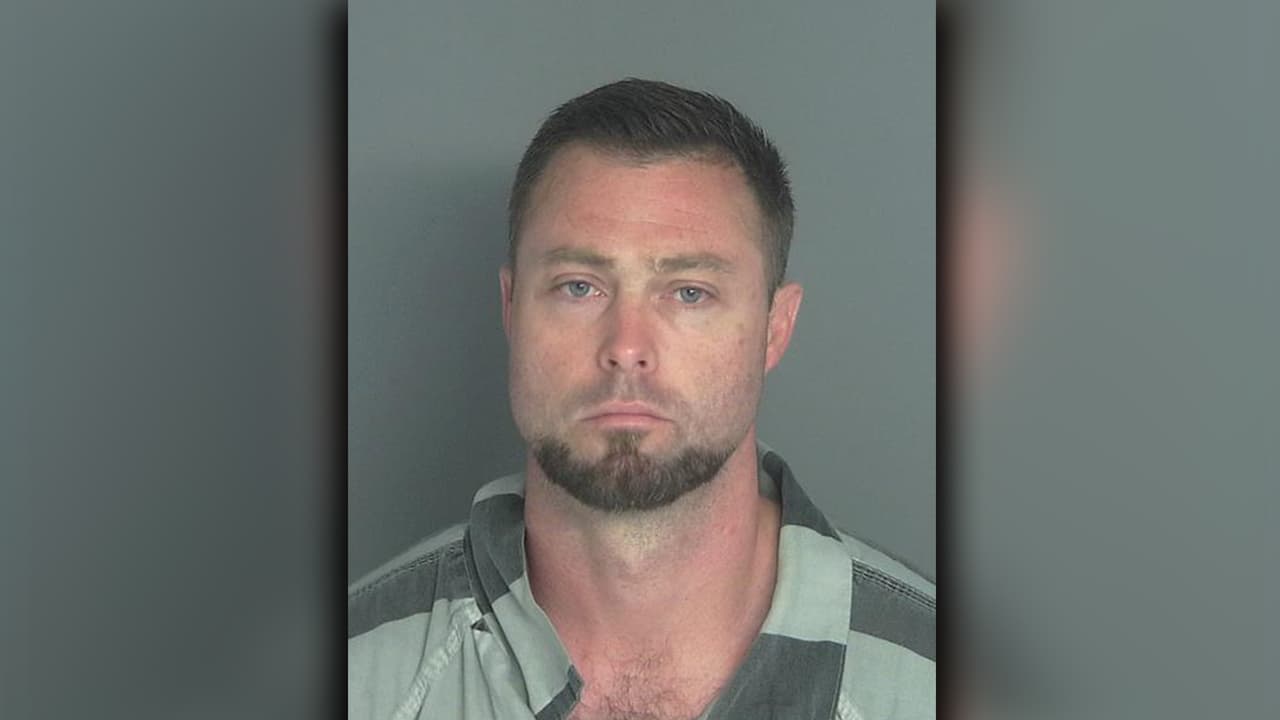 Timothy Adam Dilley – enfrenta cargos por robo.