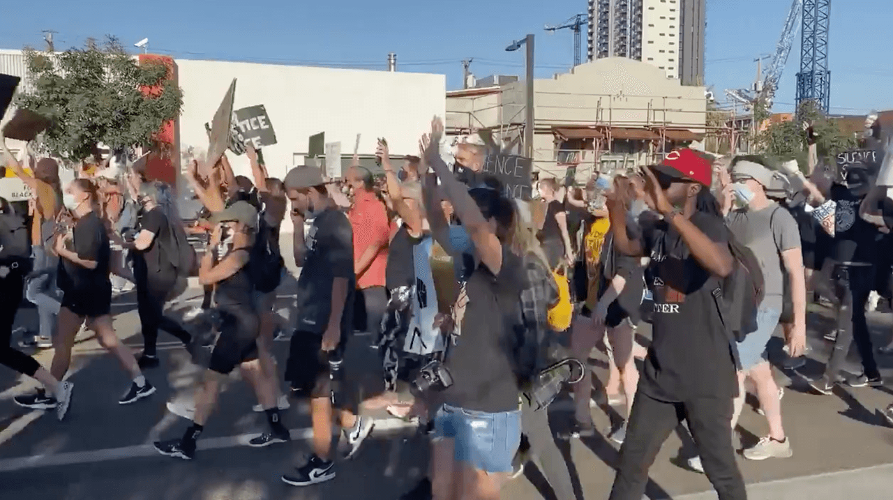 Durante la marcha no hubo presencia militar a la vista, pero si de muchos policías como todos los días.
<br>