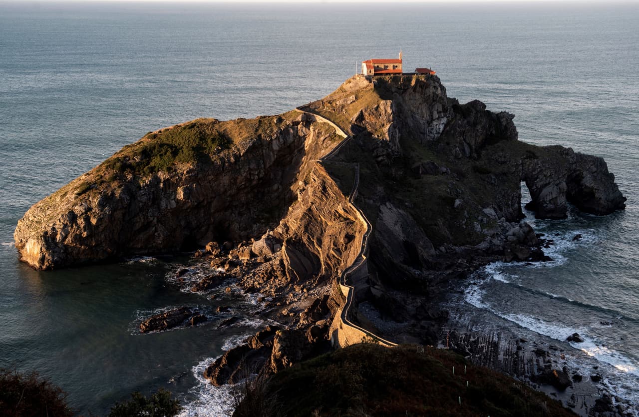 San Juan de Gaztelugatxe, el lugar en la vida real donde se filma Rocadragón de 'House of the Dragon'