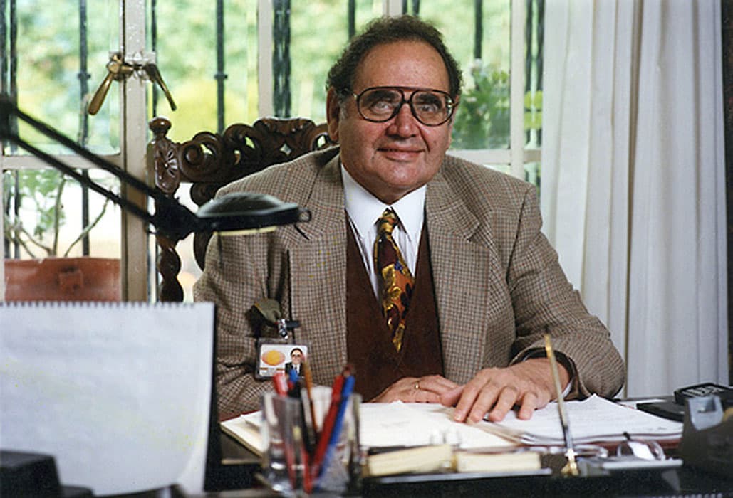 Otra pérdida que hizo llorar a muchos fue la de 
<b><a href="https://www.univision.com/programas/novelas/las-mejores-telenovelas-de-valentin-pimstein-fotos">Valentín Pimstein, ‘el padre de las telenovelas’</a></b>. Falleció el 27 de junio de 2017 a los 91 años.