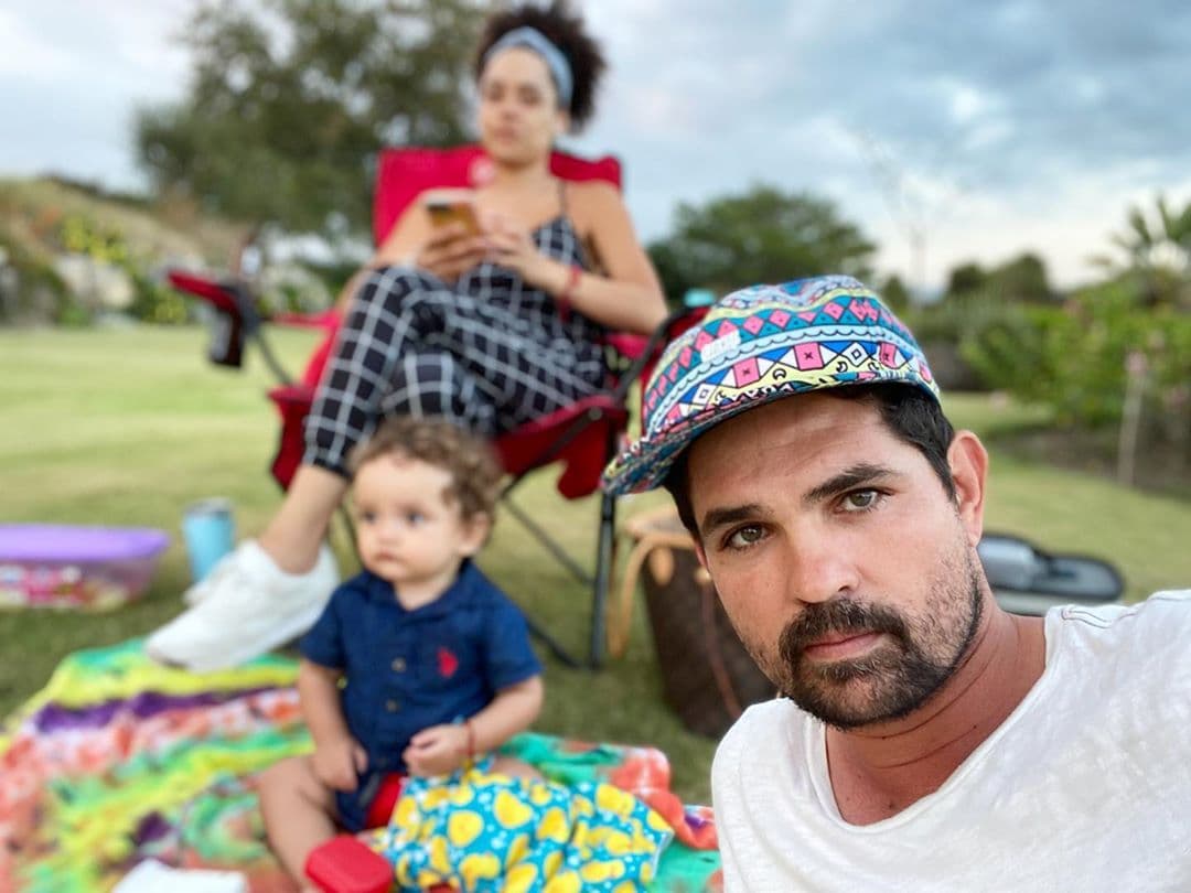 A pesar del difícil momento que pasaron, Ferdinando y su pareja ahora disfrutan todos los días al ver crecer fuerte y sano a Tadeo.