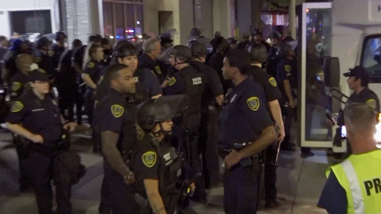 Más tarde, a través de las redes sociales hizo un llamado a la ciudadanía para mantener la paz.