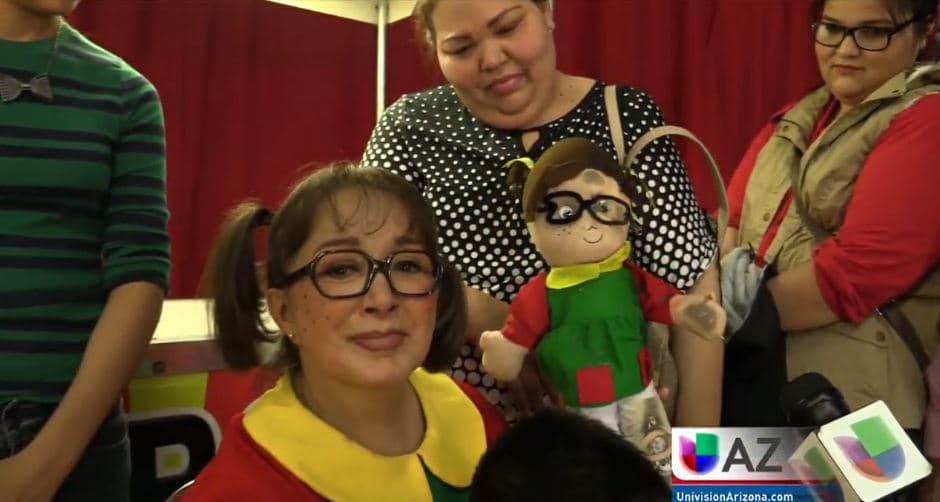 “Dije 'se murió' [...] Estábamos enfrente de urgencias, el restaurante está a dos minutos, empezó a gritar mi secretaria por ayuda: ‘Necesitamos enfermeros, camilla rápido’. Inmediatamente vinieron, lo quitaron de su silla de ruedas, lo metieron, yo atrás de él, para ponerle las planchas (desfibrilador), a los cuatro minutos le estaban poniendo un marcapasos”, recordó la intérprete de 68 años.