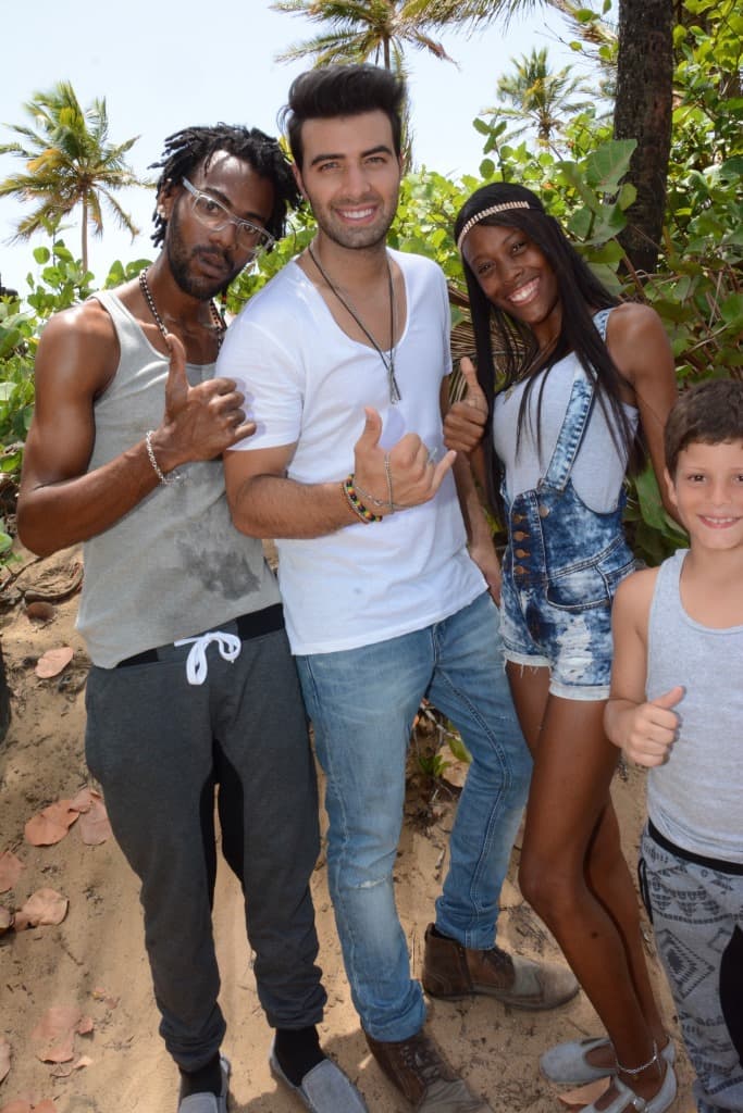 El cantante está estrenando el sencillo 'Bajito'.