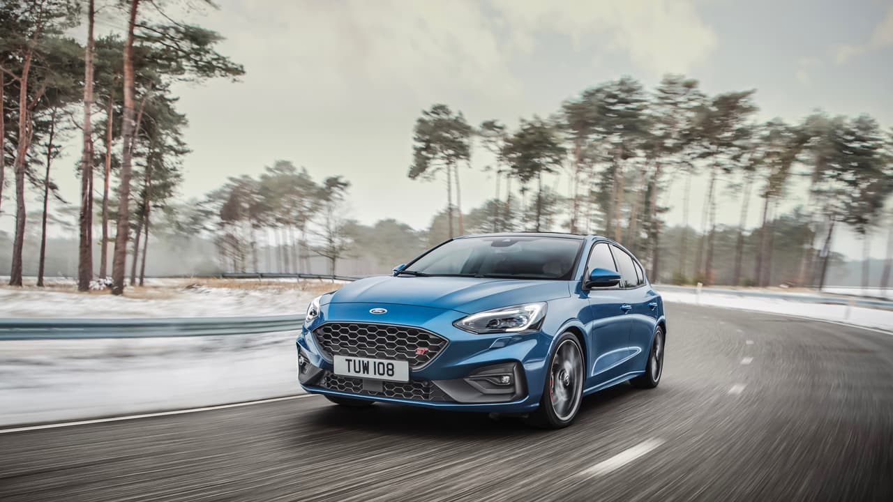 El Ford Focus ST 2020, no solo es más potente que el vehículo que reemplaza, sino que además es 
<b>56 caballos de fuerza </b>y 
<b>52 lbs-pie de torque </b>más potente que su archirrival, el Volkswagen Golf GTI.