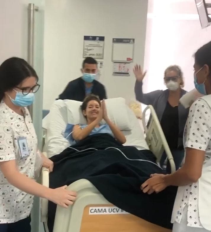 El diario señala que en una anterior entrevista contó que era buena estudiante. Se iba a la cama a la medianoche y solo dormía cuatro horas para poder dedicar más tiempo para estudiar. 
<br>