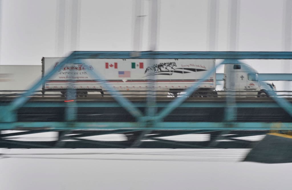 Comerciantes en Orlando temen caída de ventas por aranceles de Trump a productos mexicanos