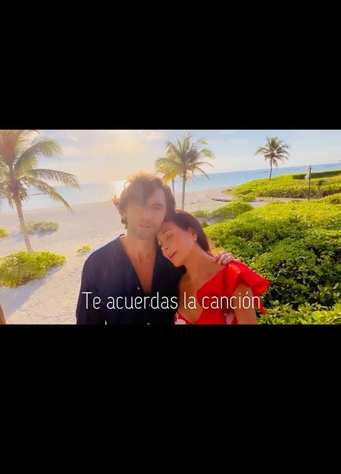 En la nueva boda, Manterola estuvo de estreno, pues su marido
<b> <a href="https://www.univision.com/entretenimiento/patty-manterola-y-su-esposo-acordaron-no-tener-mas-hijos-aunque-se-quedaron-con-ganas-de-una-nina-fotos" target="_blank">le entregó una nueva alianza matrimonial</a></b>, ya que la cantante perdió la suya hace un año. 
<br>