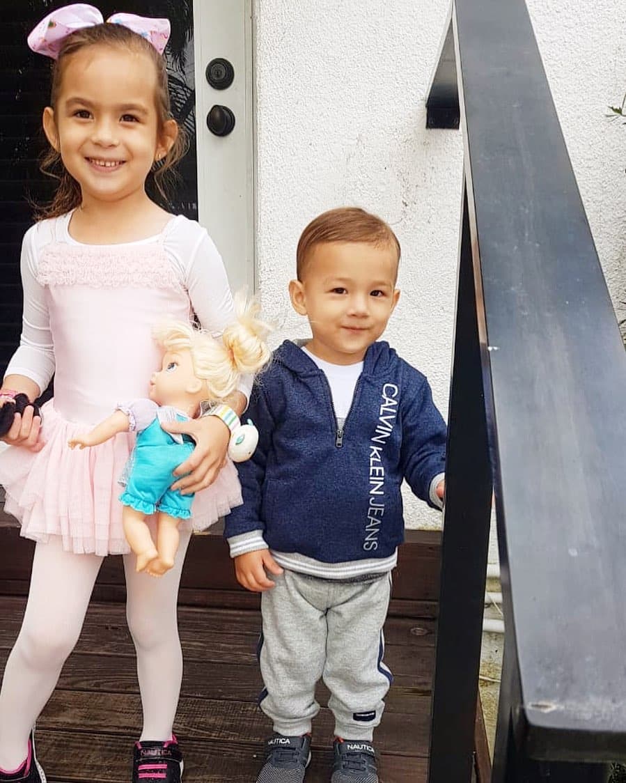 Michelle y Liam lo regresaron a la etapa de juegos, biberones y pañales, y aunque confiesa que no fue fácil, ser papá de nuevo lo llenó de energía.