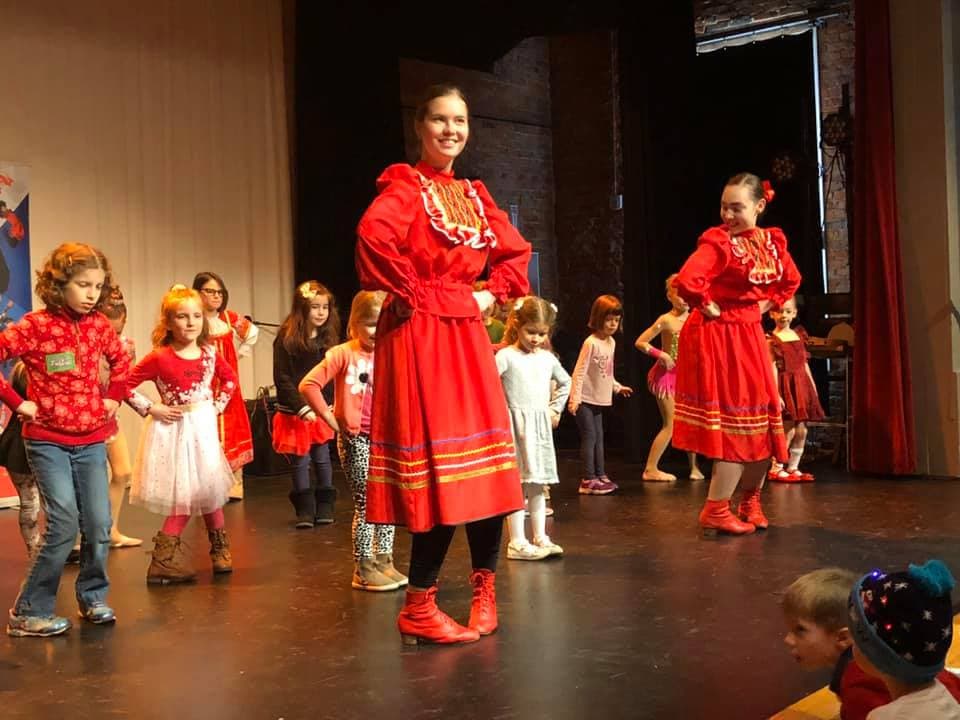 <b><a href="http://thehalle.org/1097/Triangle-Russian-Festival" target="_blank">Triangle Russian Festival (12 de febrero)</a>: </b>Este festival de todo el día incluye juegos, bailes y talleres folclóricos rusos y georgianos para niños y adultos. La comida tradicional rusa y los postres como Shashlik, Olivie y Blini estarán disponibles durante todo el día y habrá muchos vendedores.