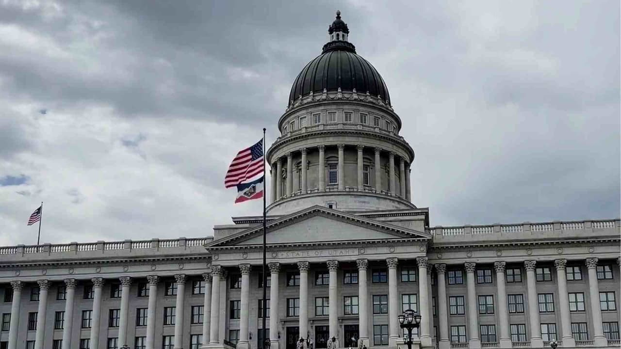 Utah enfrenta demanda federal por permitir que estudiantes indocumentados accedan a la educación
