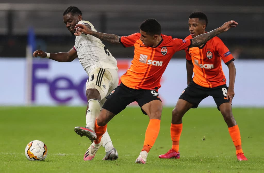 Con goles de Junior Moraes, Tason, Alan Patrick y Dodo, el Shakhtar golea en Alemania al Basel para situarse como uno de los mejores cuatro equipos en la Europa League.