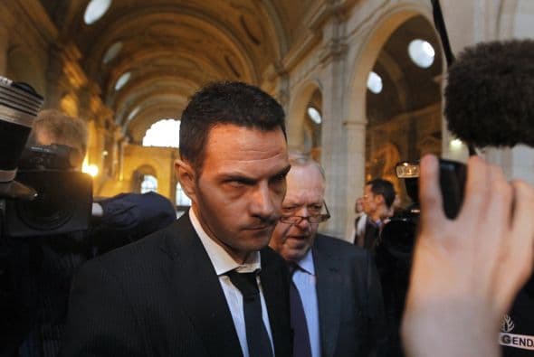 JEROME KERVIEL " El operador francés está acusado de falsificación, introducción fraudulenta de datos y abuso de confianza, provocando pérdidas a Societé Générale por valor de 4,900 millones de euros (unos $6,000 millones), según la agencia AFP.