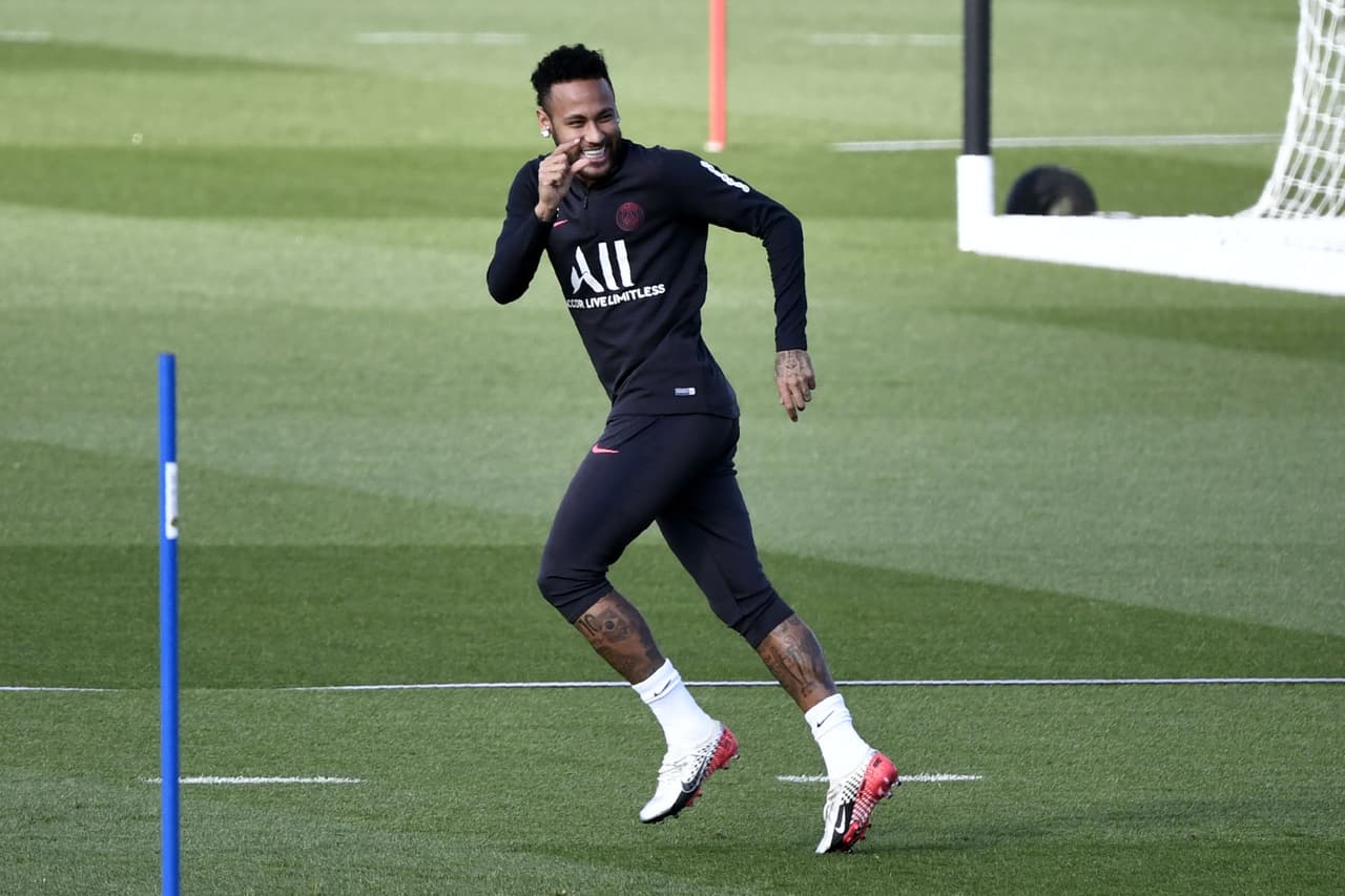Paris Saint-Germain's Brazilian forward Neymar attends a training session at the club's Camp des Loges training grounds in Saint-Germain-en-Laye, west of Paris on September 24, 2019 on the eve of the L1 football match Paris Saint-Germain against Reims. (Photo by STEPHANE DE SAKUTIN / AFP) (Photo credit should read STEPHANE DE SAKUTIN/AFP/Getty Images)
