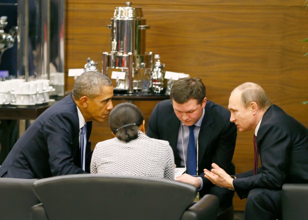Dos días después de los ataques terroristas ocurridos en París, Barack Obama y Vladimir Putin se reunieron informalmente antes del comienzo de la reunión del G20 en Turquía. 15 de noviembre de 2015.