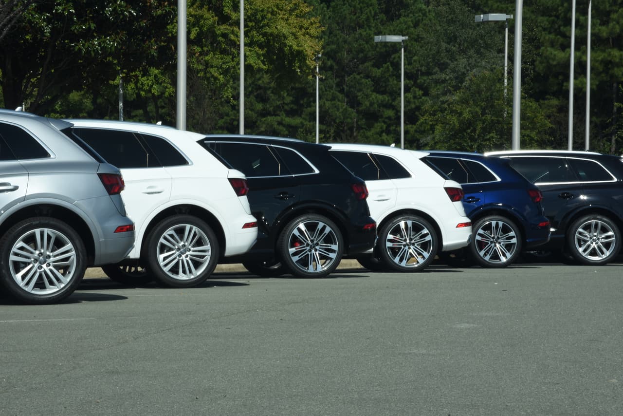 <h3 class="cms-H3-H3"><b>4. Nochevieja / Año Nuevo</b></h3>
<br>
<br>En más de alguna ocasión hemos escuchado la siguiente frase: “Año nuevo, carro nuevo”. Pero esta también puede usarse sin importar que el carro no sea nuevo de paquete, sobre todo porque tanto el 31 de diciembre como el 1 de enero los consumidores pueden beneficiarse de descuentos especiales. Según el estudio, en estas fechas se pueden encontrar 20.5% más ofertas que la media.
<br>