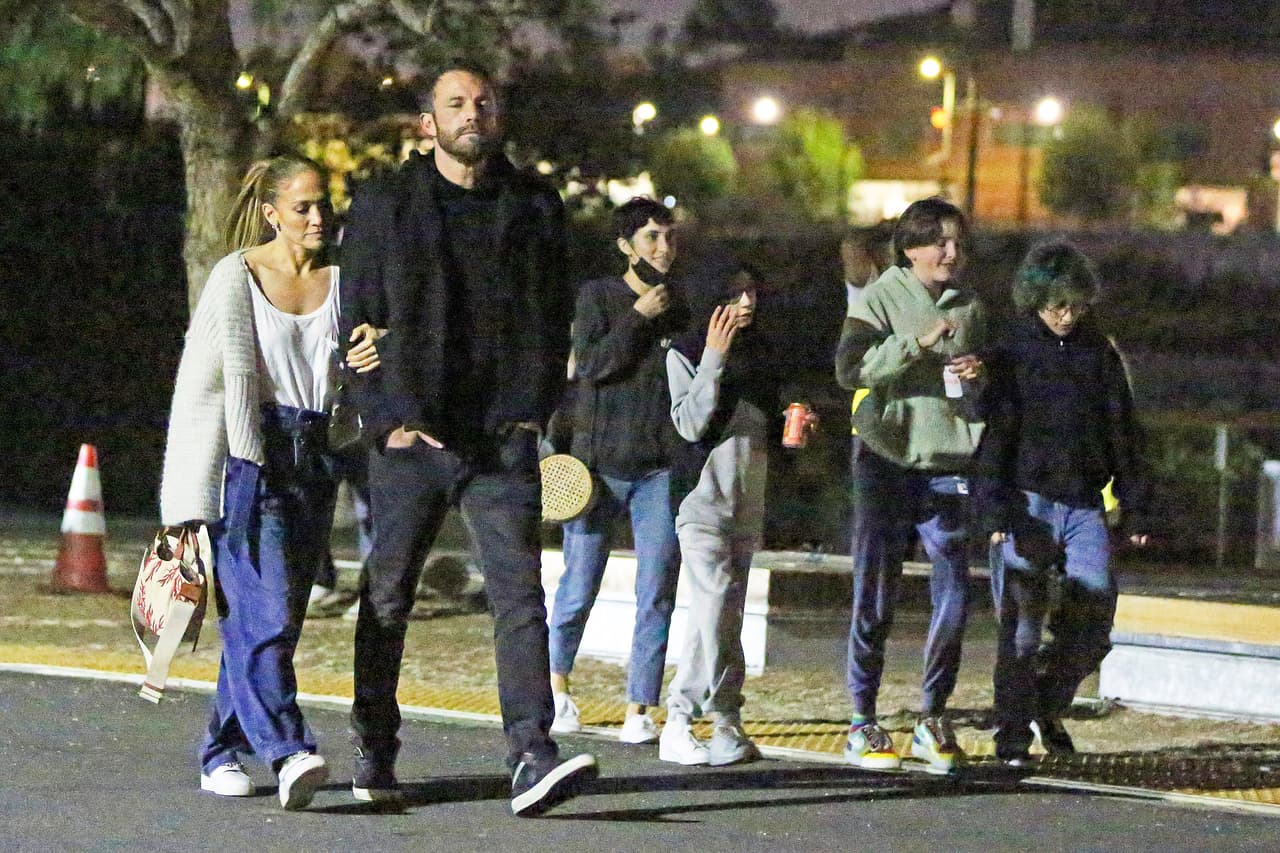 <b><a href="https://www.univision.com/temas/jlo" target="_blank">JLo</a></b> y 
<b><a href="https://www.univision.com/temas/ben-affleck" target="_blank">Ben Affleck</a></b> se han hecho inseparables y no se sueltan ni del brazo.