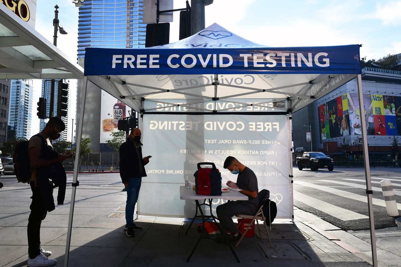 En otros casos, la gente paga en línea por kits de prueba que nunca aparecen.