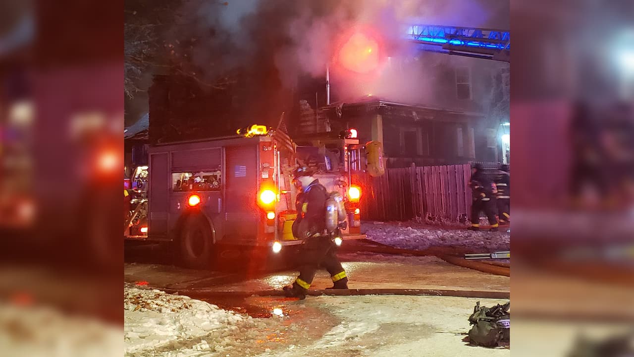 El fuego fue reportado cerca de las 5 a.m. Hacia las 6:30, bomberos reportaron que había sido sofocado.