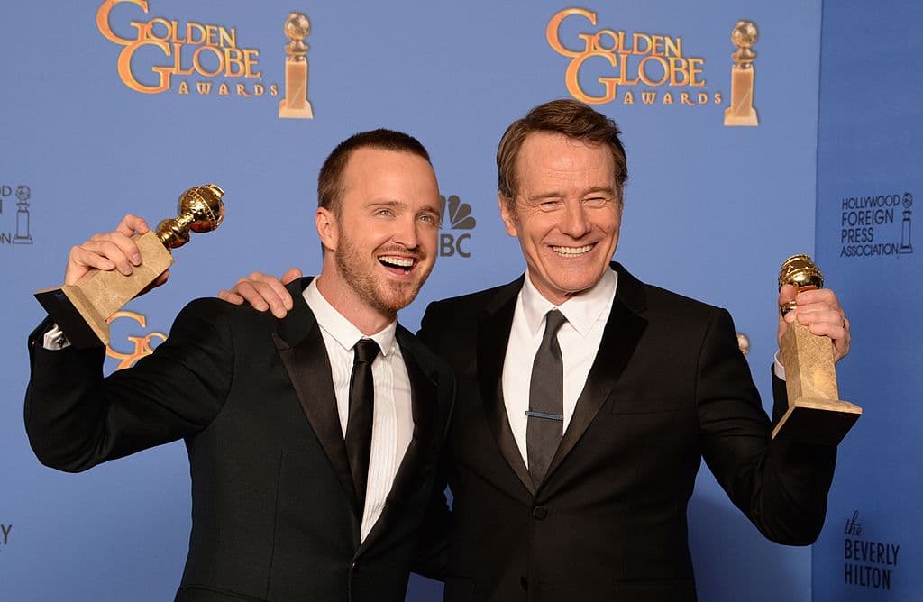 Aunque muchas veces se aclaró que el producto azul que se veía en la pantalla era falso, en la vida real los actores principales, Bryan Cranston y Aaron Paul, sí aprendieron a realizar dicha droga bajo la guía de consultores de la DEA y químicos expertos.
